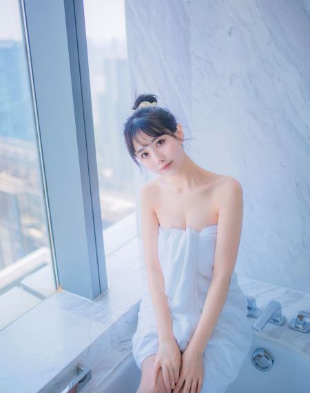 欧美灰色短袖上衣女_蓝光日韩电影在线