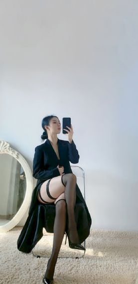 男人的伸到屁股摇起来_HD手机在线观看