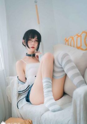 欧美三点式情趣内衣_1080在线播放